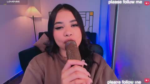 Snapshot of miiaa7_ chatting on April 20, 1:25 pm Ma is my name I invite you to check out my wish list for my birthday online show from April 20, 1:25 pm