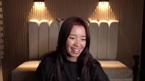 Snapshot of miiaa_evans1 chatting on May 9, 8:36 pm miiaa_evans1 online show from May 9, 8:36 pm