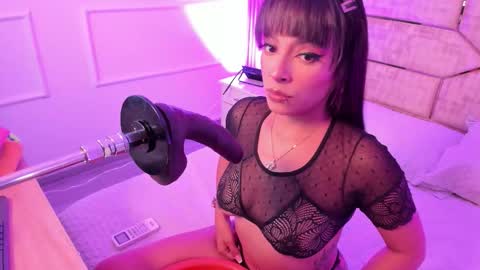 Mia Monroe online show from February 5, 9:30 pm