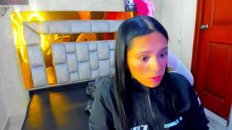 miiaboss online show from March 4, 10:54 am