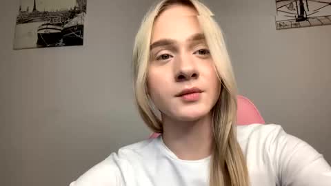 Snapshot of miiissliiissameliiisa chatting on February 16, 1:05 pm miiissliiissameliiisa online show from February 16, 1:05 pm