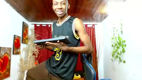 milo online show from March 18, 8:56 pm