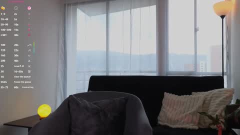   online show from February 25, 9:35 pm