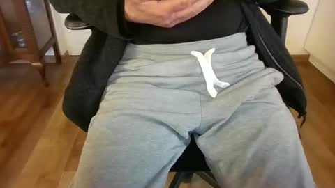 mik online show from November 10, 11:31 am