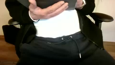 mik online show from November 24, 11:43 am