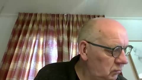 Snapshot of mik116 chatting on May 22, 6:31 am mik online show from May 22, 6:31 am