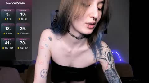 Snapshot of mika_reid chatting on May 4, 9:00 pm Mika online show from May 4, 9:00 pm