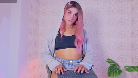 Snapshot of mika_velvet chatting on April 9, 6:57 pm mika_velvet online show from April 9, 6:57 pm