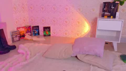 Snapshot of mika_velvet chatting on April 15, 7:58 pm mika_velvet online show from April 15, 7:58 pm