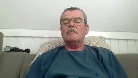 Snapshot of mikael42 chatting on April 24, 12:51 pm mikael42 online show from April 24, 12:51 pm