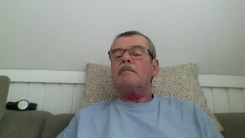 Snapshot of mikael42 chatting on April 25, 12:52 pm mikael42 online show from April 25, 12:52 pm