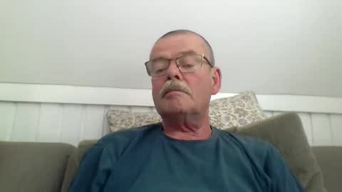 Snapshot of mikael42 chatting on May 8, 12:54 pm mikael42 online show from May 8, 12:54 pm