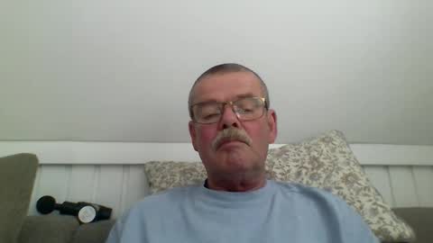 Snapshot of mikael42 chatting on May 18, 1:06 pm mikael42 online show from May 18, 1:06 pm
