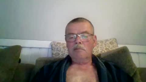 Snapshot of mikael42 chatting on May 19, 6:47 pm mikael42 online show from May 19, 6:47 pm