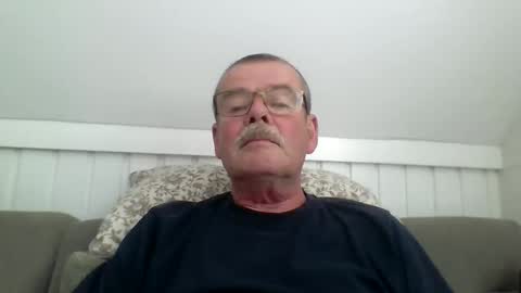 Snapshot of mikael42 chatting on May 23, 12:31 pm mikael42 online show from May 23, 12:31 pm