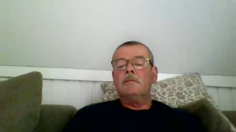 Snapshot of mikael42 chatting on May 29, 9:51 am mikael42 online show from May 29, 9:51 am