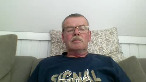 Snapshot of mikael42 chatting on June 2, 12:40 pm mikael42 online show from June 2, 12:40 pm