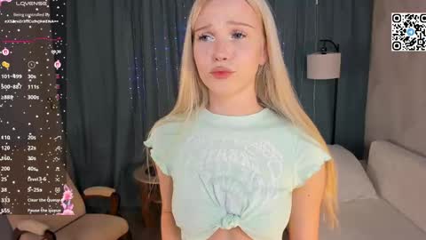 Angel girl online show from April 12, 8:58 pm