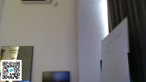Snapshot of mikamilkies chatting on May 26, 10:33 am Mikamilkies online show from May 26, 10:33 am