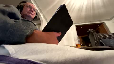 Snapshot of mike26051 chatting on December 2, 9:39 pm mike26051 online show from December 2, 9:39 pm