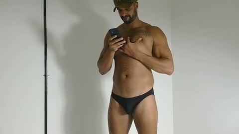 Snapshot of mike4fun99 chatting on April 21, 2:48 am mike online show from April 21, 2:48 am