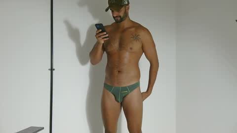 Snapshot of mike4fun99 chatting on April 28, 1:59 am mike online show from April 28, 1:59 am