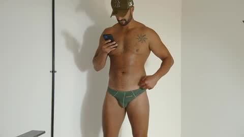 Snapshot of mike4fun99 chatting on April 28, 2:27 am mike online show from April 28, 2:27 am