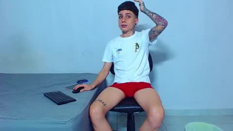Snapshot of mike777jr chatting on April 23, 2:02 am Mike IMDEPENDIENT MODEL online show from April 23, 2:02 am