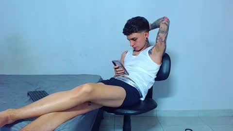 Snapshot of mike777jr chatting on April 25, 2:47 am Mike IMDEPENDIENT MODEL online show from April 25, 2:47 am