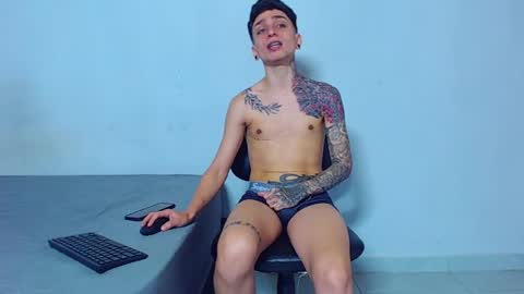 Snapshot of mike777jr chatting on April 26, 2:37 pm Mike IMDEPENDIENT MODEL online show from April 26, 2:37 pm