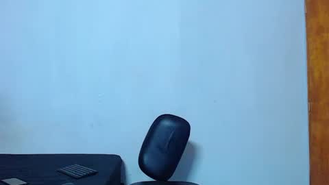 Snapshot of mike777jr chatting on May 3, 12:55 pm Mike IMDEPENDIENT MODEL online show from May 3, 12:55 pm