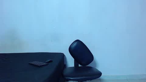 Snapshot of mike777jr chatting on May 10, 1:27 pm Mike IMDEPENDIENT MODEL online show from May 10, 1:27 pm