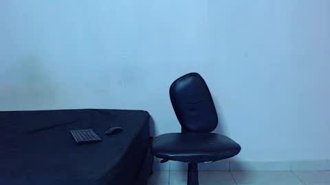Snapshot of mike777jr chatting on May 12, 1:52 pm Mike IMDEPENDIENT MODEL online show from May 12, 1:52 pm