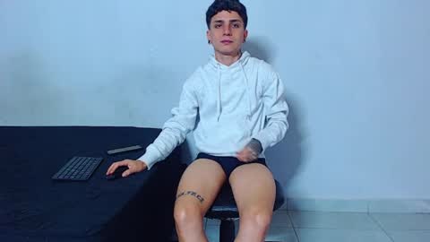 Snapshot of mike777jr chatting on June 6, 3:28 pm Mike IMDEPENDIENT MODEL online show from June 6, 3:28 pm