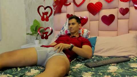 Snapshot of mike_conors chatting on February 14, 1:57 am Mike online show from February 14, 1:57 am