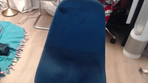 Snapshot of mike_davis44444 chatting on December 14, 1:28 am mike_davis44444 online show from December 14, 1:28 am