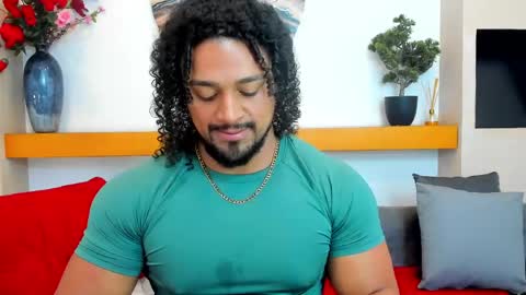 Snapshot of mike_estevess chatting on May 27, 10:01 am online show from May 27, 10:01 am