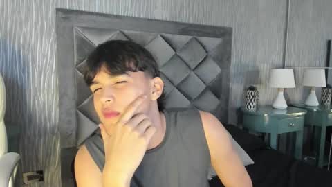 Snapshot of mike_harper_ chatting on November 9, 3:27 am Mike online show from November 9, 3:27 am