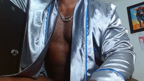 Snapshot of mike_kingcum chatting on December 23, 12:14 am mike online show from December 23, 12:14 am