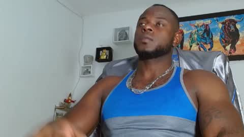 Snapshot of mike_kingcum chatting on January 9, 12:25 am mike online show from January 9, 12:25 am