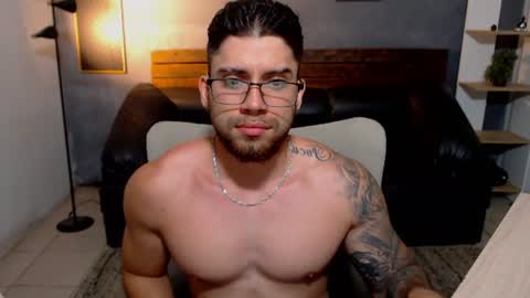 Snapshot of mike_montoya chatting on June 30, 10:33 pm Mike Montoya online show from June 30, 10:33 pm