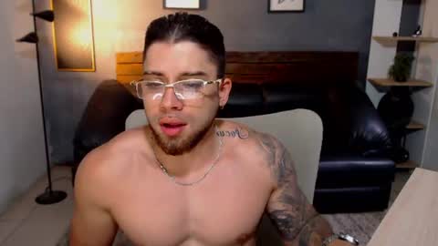 Snapshot of mike_montoya chatting on July 8, 10:03 pm Mike Montoya online show from July 8, 10:03 pm