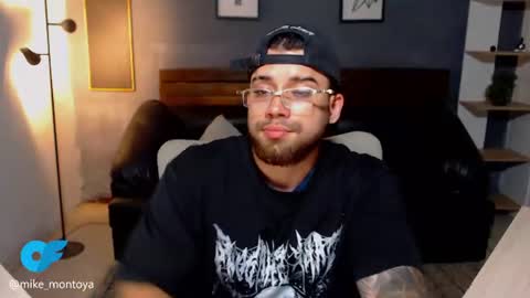 Snapshot of mike_montoya chatting on July 29, 3:48 am Mike Montoya online show from July 29, 3:48 am