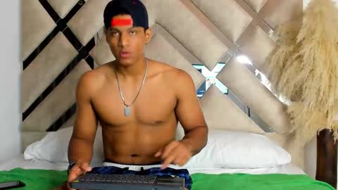 Snapshot of mike_pearl chatting on October 14, 12:17 pm mike_pearl online show from October 14, 12:17 pm