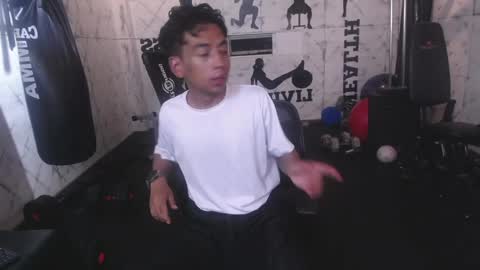 Snapshot of mike_salaz chatting on April 1, 3:29 am Mike Salaz online show from April 1, 3:29 am