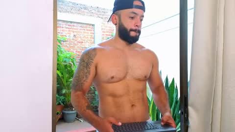 Snapshot of mike_savage3 chatting on May 13, 12:13 pm Mike online show from May 13, 12:13 pm