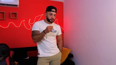 Snapshot of mike_savage3 chatting on May 23, 12:20 pm Mike online show from May 23, 12:20 pm