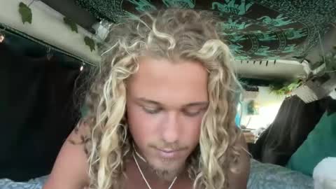 Snapshot of mike_sunn chatting on January 9, 5:32 am Mike online show from January 9, 5:32 am