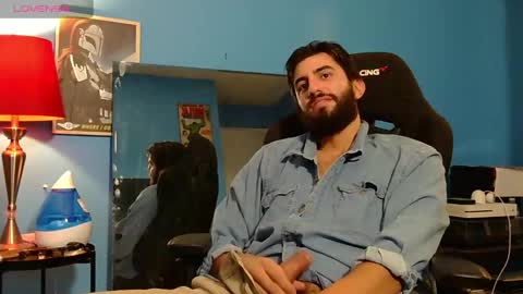 Snapshot of mikehawk1589 chatting on December 26, 12:03 am mikehawk1589 online show from December 26, 12:03 am