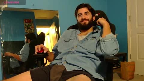 Snapshot of mikehawk1589 chatting on December 27, 7:51 am mikehawk1589 online show from December 27, 7:51 am